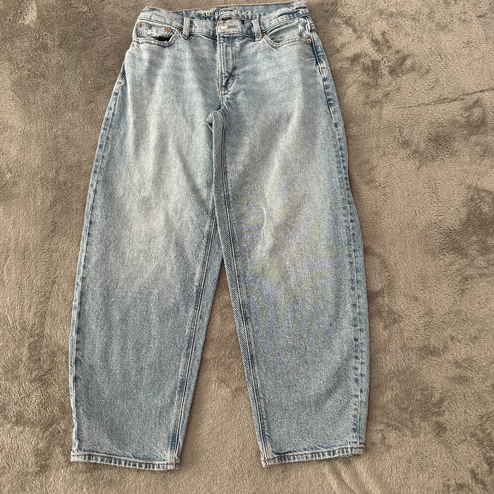 American Eagle Outfitters Light Blue Barrel Jeans size 2